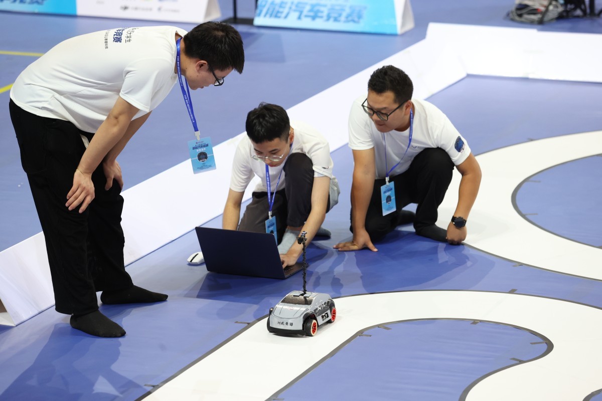 第十八届乐鱼(中国)体育全国大学生智能汽车竞赛总决赛在津成功举办(图2)